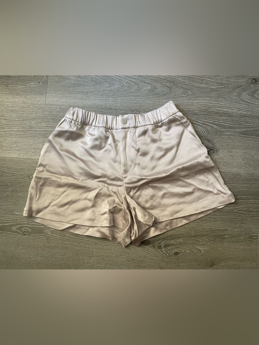 Varley Sarka High-Rise Short 4" in Silver Cloud, Size small - Picture 4 of 8